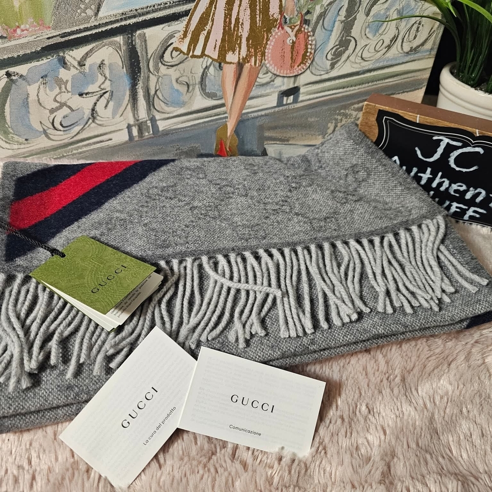 Gucci Gray and Red Women's Scarf